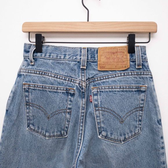 LEVI’S Vintage 550 90’s Light Wash Stonewash High Waisted Mom Jeans - Picture 7 of 9